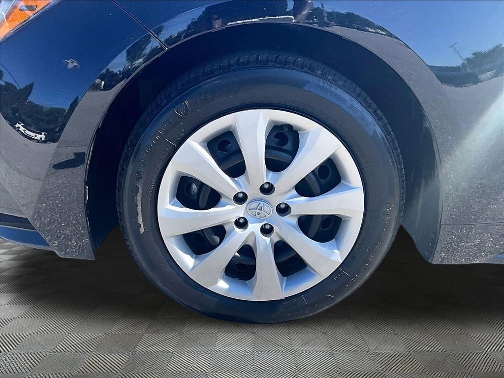 Used 2025 Toyota Corolla LE FWD image 7