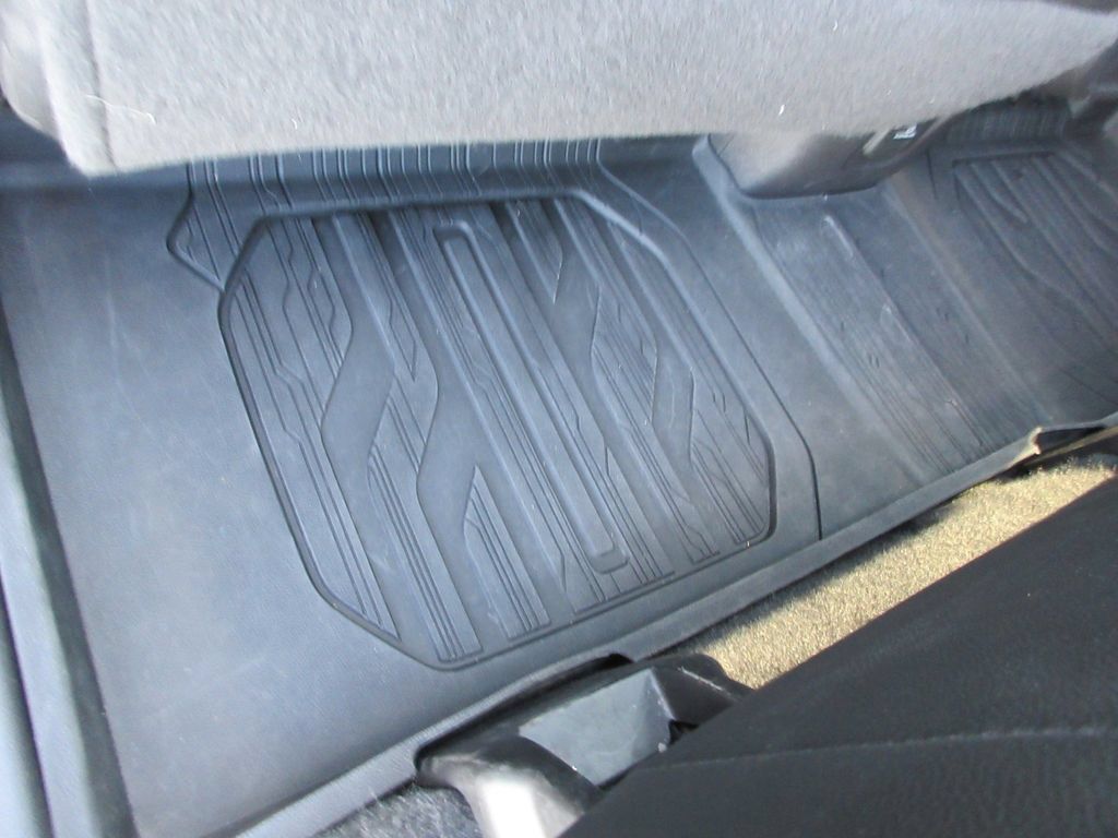 Certified 2024 GMC Terrain SLT w/ Elevation Edition AWD/4WD image 27
