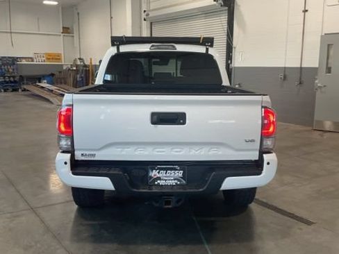 Used 2022 Toyota Tacoma TRD Off-Road w/ Technology Package AWD/4WD image 11