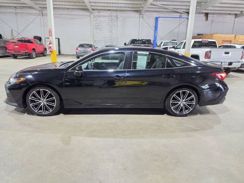 Used 2019 Toyota Avalon XSE w/ All Weather Liner Package FWD image 4