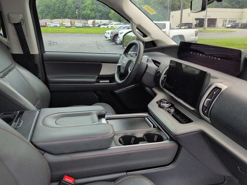 Certified 2025 Ford Expedition Active AWD/4WD image 10