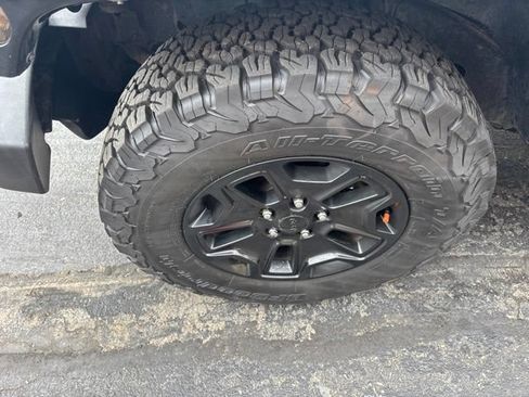 Used 2015 Jeep Wrangler Unlimited Rubicon w/ Connectivity Group AWD/4WD image 24