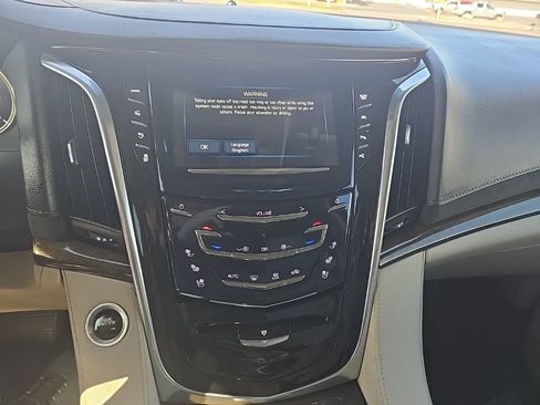 Used 2019 Cadillac Escalade Premium Luxury AWD/4WD image 20