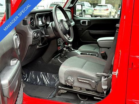 Used 2025 Jeep Wrangler Unlimited Rubicon AWD/4WD image 10