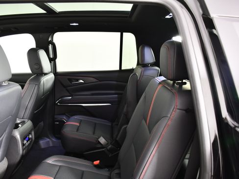Used 2026 Chevrolet Traverse RS AWD/4WD image 30