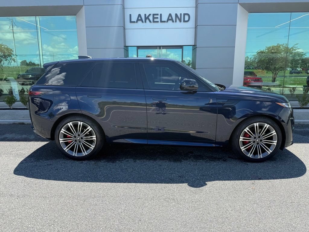 Used 2023 Land Rover Range Rover Sport SE Dynamic AWD/4WD image 2