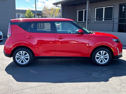 Used 2024 Kia Soul LX FWD image 5