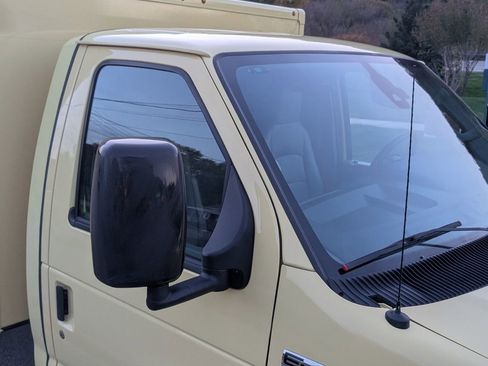 Used 2022 Ford E-450 and Econoline 450 Super Duty image 14