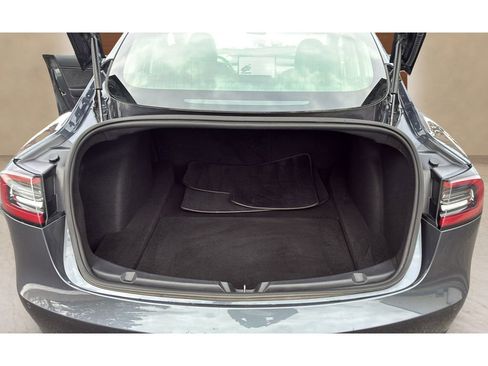 Used 2018 Tesla Model 3 Long Range image 17