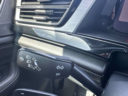 Used 2024 Volkswagen Atlas Cross Sport SE FWD image 28