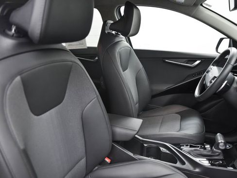 Used 2024 Kia Niro EX image 17