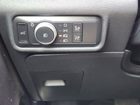 Used 2020 Ford Explorer XLT w/ Equipment Group 202A RWD image 19