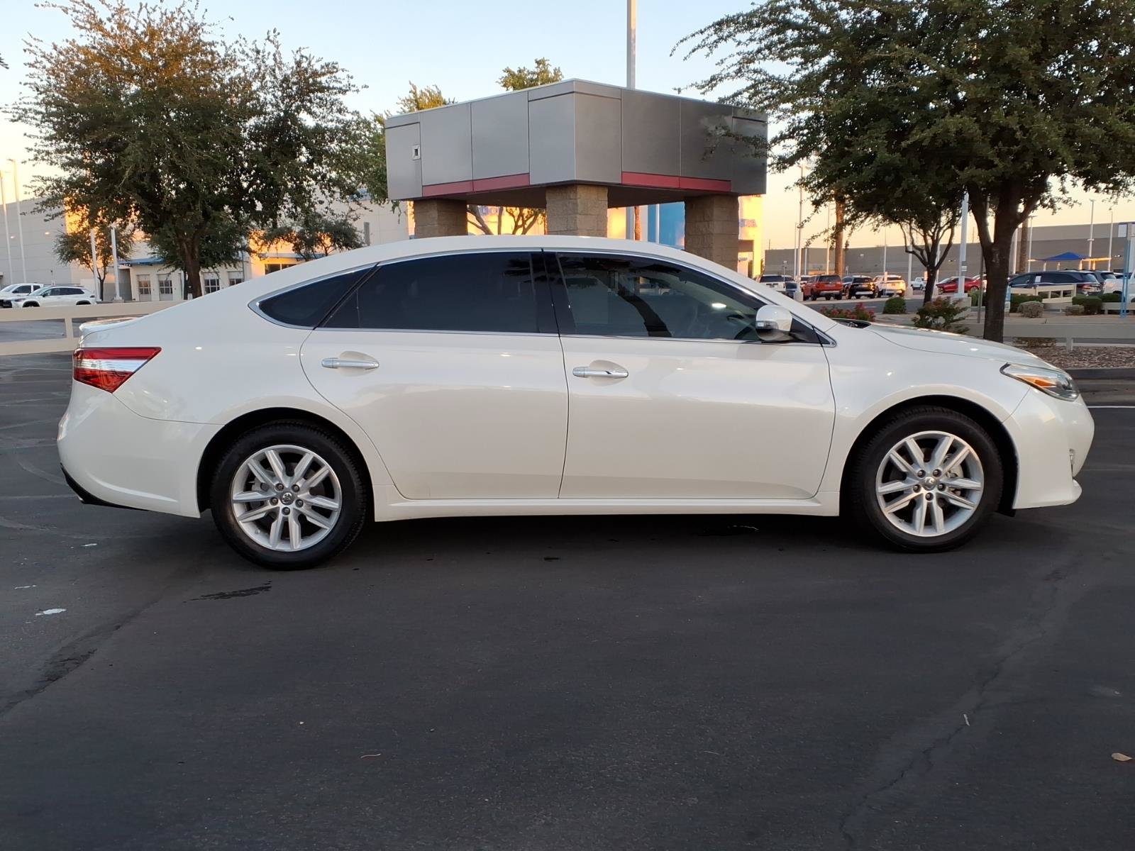 Used 2013 Toyota Avalon XLE FWD image 3