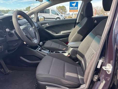 Used 2017 Kia Forte LX image 9