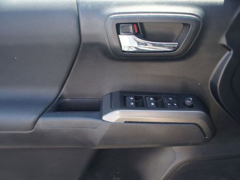 Used 2021 Toyota Tacoma TRD Sport AWD/4WD image 27