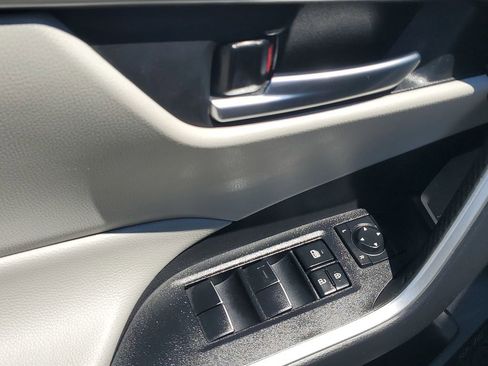 Used 2021 Toyota RAV4 XLE Premium image 45