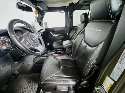Used 2015 Jeep Wrangler Unlimited Rubicon AWD/4WD image 14