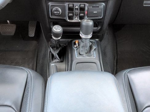 Used 2024 Jeep Wrangler High Altitude AWD/4WD image 19