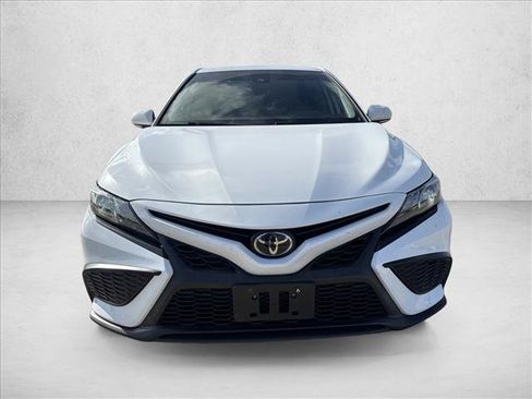Used 2022 Toyota Camry SE w/ Carpet Mat Package (TMS) FWD image 2