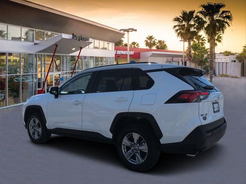 Used 2025 Toyota RAV4 XLE AWD/4WD image 5