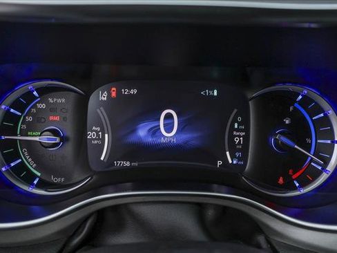 Used 2024 Chrysler Pacifica Premium image 15