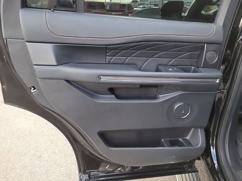 Used 2023 Ford Expedition Platinum image 10