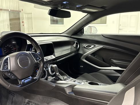 Used 2024 Chevrolet Camaro LT w/ Technology Package image 8