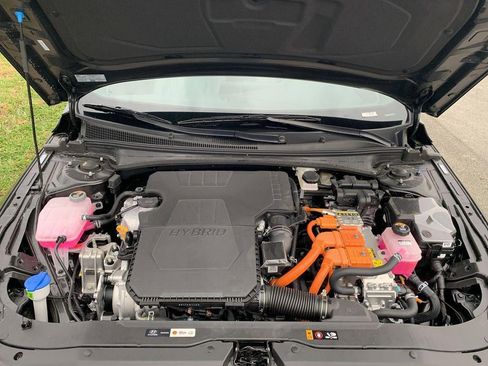 New 2025 Hyundai Elantra Limited image 70