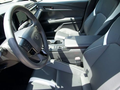 Used 2026 Toyota Camry SE w/ Convenience Package FWD image 18