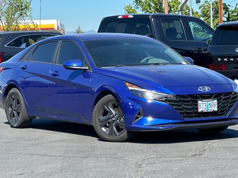 Used 2022 Hyundai Elantra SEL FWD image 2