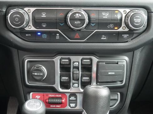 Used 2025 Jeep Wrangler Unlimited Rubicon 4xe AWD/4WD image 21