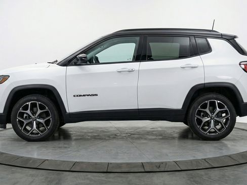 Used 2025 Jeep Compass Limited image 5