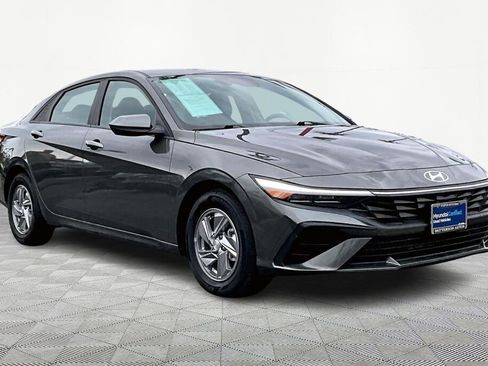 Certified 2024 Hyundai Elantra SE image 5