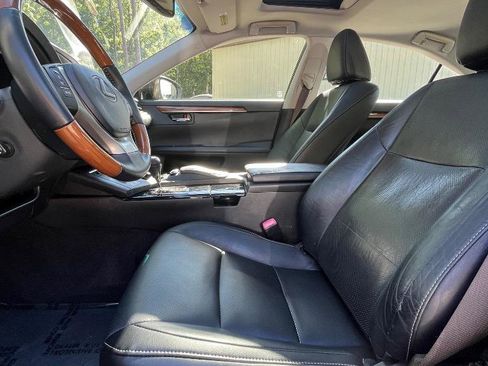 Used 2013 Lexus ES 300h w/ Luxury Pkg FWD image 15