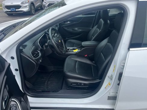 Used 2017 Chevrolet Malibu LT w/ Leather Package image 10