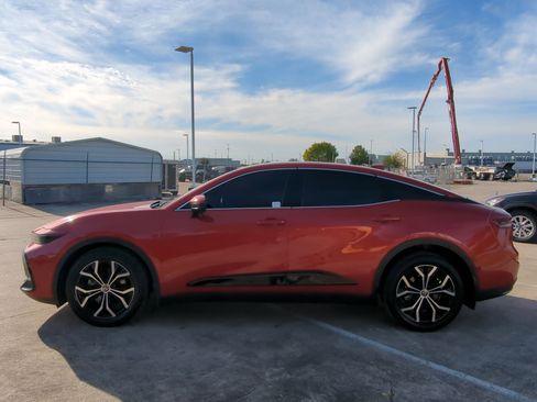 Used 2023 Toyota Crown Limited image 7