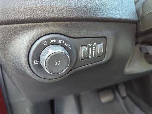 Used 2019 Jeep Compass Limited image 27