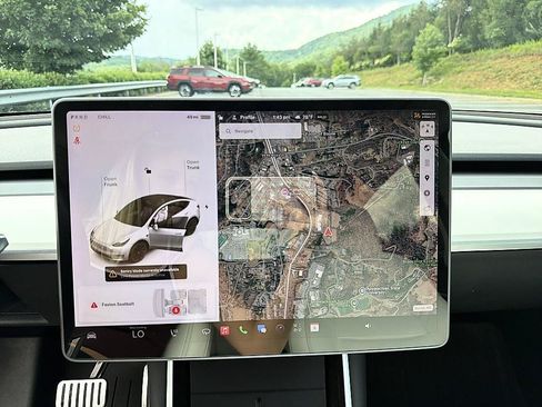 Used 2021 Tesla Model Y Long Range AWD/4WD image 16
