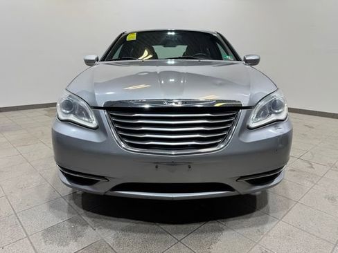 Used 2014 Chrysler 200 Limited image 2