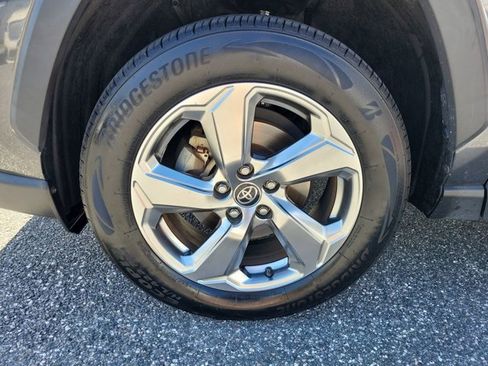Used 2020 Toyota RAV4 Limited image 17