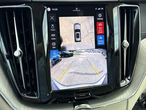 Certified 2024 Volvo XC60 B5 Ultimate w/ Protection Package Premier AWD/4WD image 19