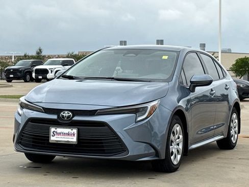 Used 2026 Toyota Corolla LE FWD image 3