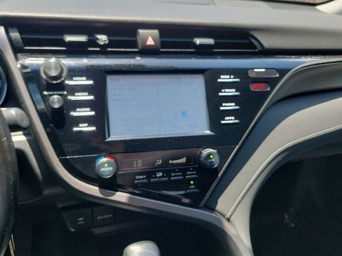 Used 2019 Toyota Camry SE FWD image 13
