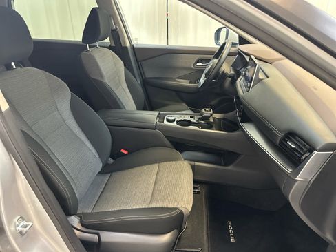 Certified 2022 Nissan Rogue SV image 13