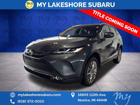 Used 2024 Toyota Venza XLE image 3