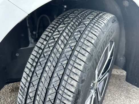 Used 2025 Toyota Sienna Platinum image 9