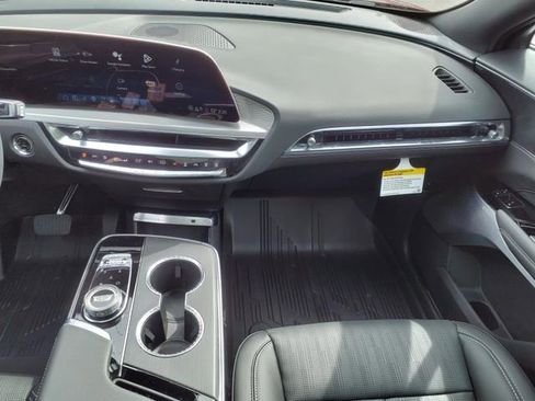 New 2025 Cadillac Lyriq Luxury image 17