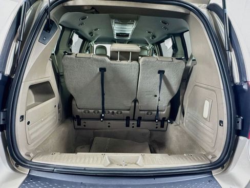 Used 2014 Chrysler Town & Country Touring FWD image 25