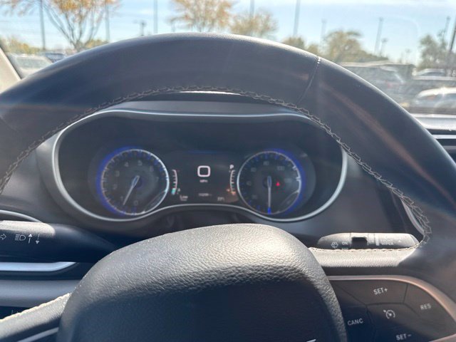 Used 2022 Chrysler Pacifica Touring-L FWD image 17