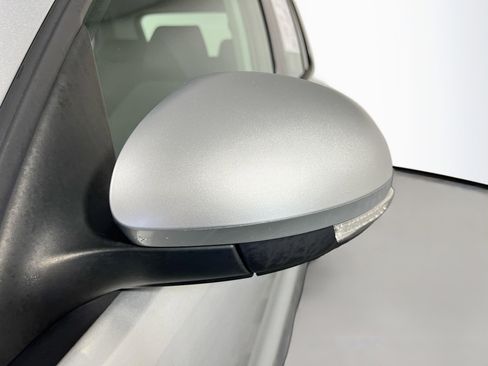 Used 2010 Volkswagen Tiguan S image 13